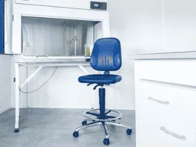 4 Conseils pour choisir votre  siège ou tabouret technique de technicien de laboratoire