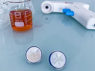 The electronic pipettor is more respectfull of the analysis sample