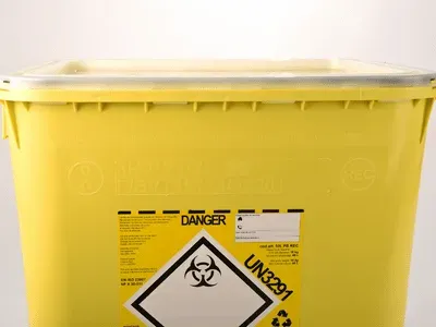 Fûts DASRI : comprendre pourquoi ils sont jaunes et plus encore !