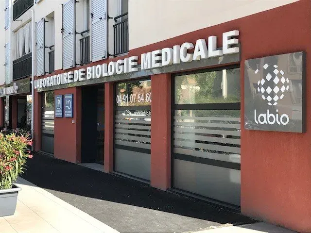 Trouver les tubes de prélèvement sanguin les plus adaptés à l'intégration d'une nouvelle chaine d'automates ORTHO CLINICAL DIAGNOSTICS : l'expérience de LABIO
